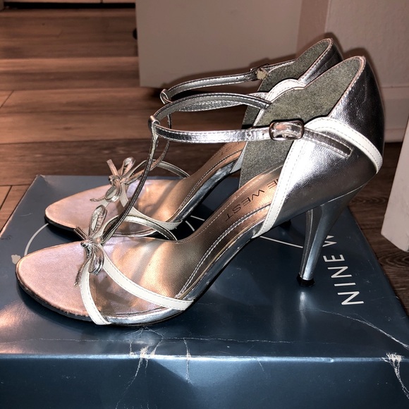 Coquette Bow Nine West Strappy Evening Heels - Picture 3 of 12